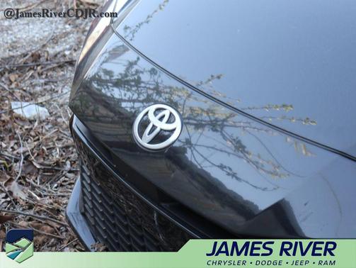 Midnight Black Metallic 2025 Toyota Camry SE