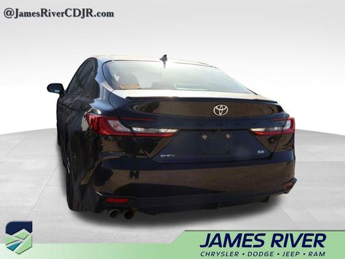 Midnight Black Metallic 2025 Toyota Camry SE