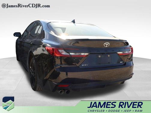 Midnight Black Metallic 2025 Toyota Camry SE