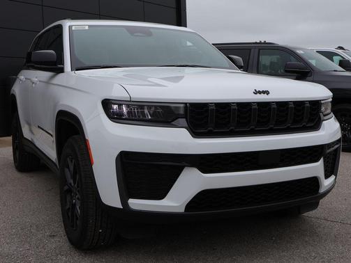 Bright White Clearcoat 2026 Jeep Grand Cherokee Altitude