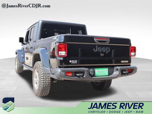 Black Clearcoat 2021 Jeep Gladiator Freedom 4x4