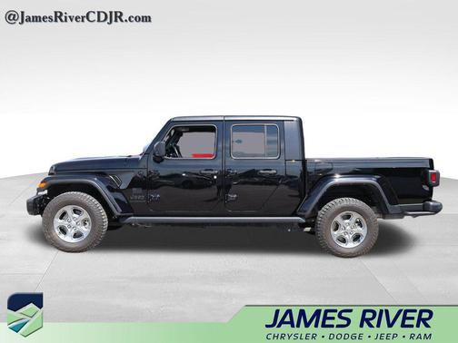 Black Clearcoat 2021 Jeep Gladiator Freedom 4x4
