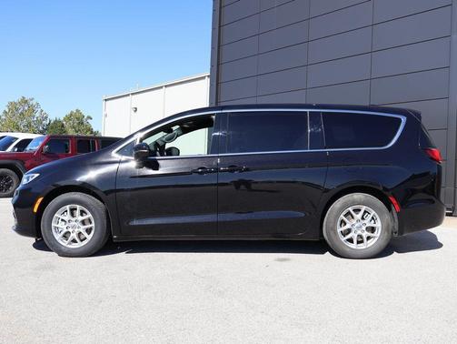 2025 Chrysler Pacifica L