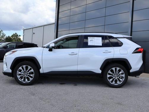 2025 Toyota RAV4 XLE Premium