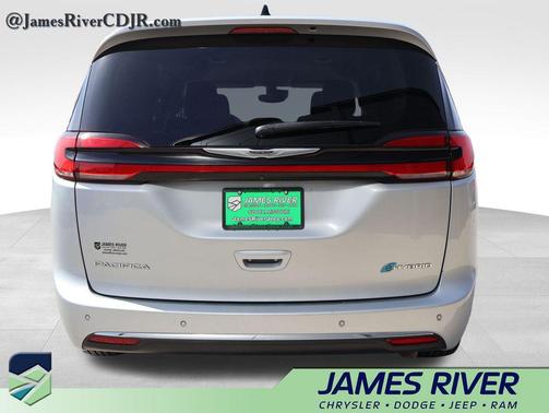 2023 Chrysler Pacifica Hybrid Touring L