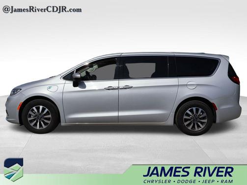 2023 Chrysler Pacifica Hybrid Touring L