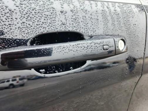 Photo 4 of 46 of 2019 Jeep Grand Cherokee Laredo E