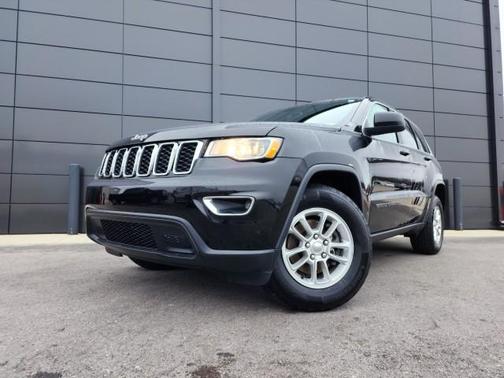 Photo 2 of 46 of 2019 Jeep Grand Cherokee Laredo E