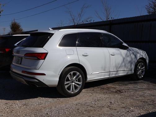 2025 Audi Q7 55 Premium Plus