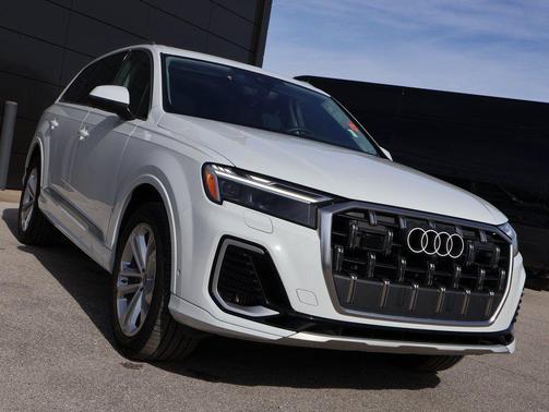 2025 Audi Q7 55 Premium Plus