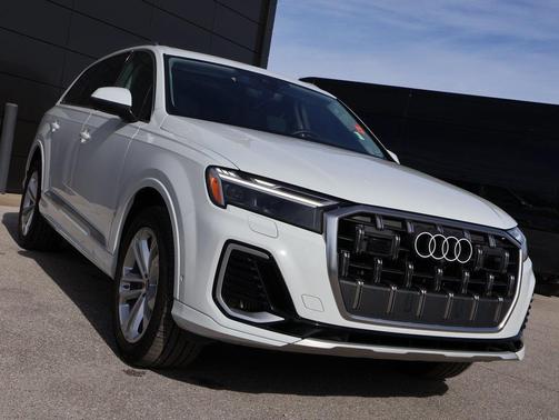 2025 Audi Q7 55 Premium Plus