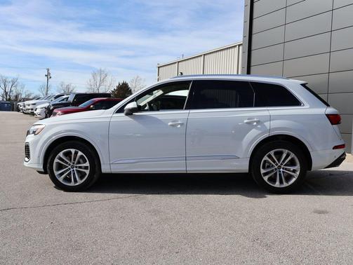 2025 Audi Q7 55 Premium Plus