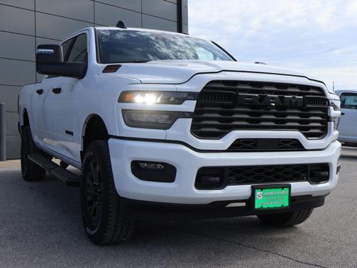 Bright White Clearcoat 2026 RAM 2500 Big Horn Crew Cab 4x4 6'4' Box
