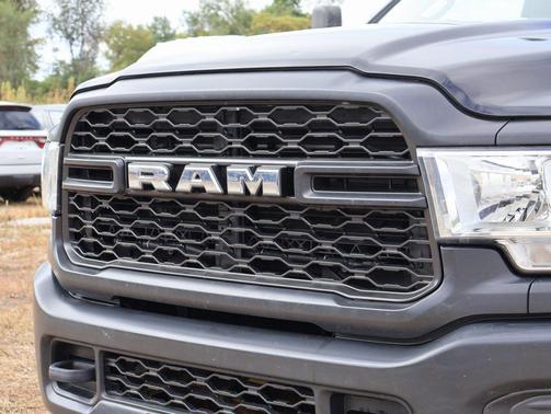 Diamond Black Crystal Pearlcoat 2022 RAM 2500 Tradesman Regular Cab 4x4 8' Box