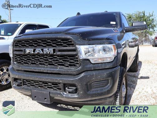 Diamond Black Crystal Pearlcoat 2022 RAM 2500 Tradesman Regular Cab 4x4 8' Box