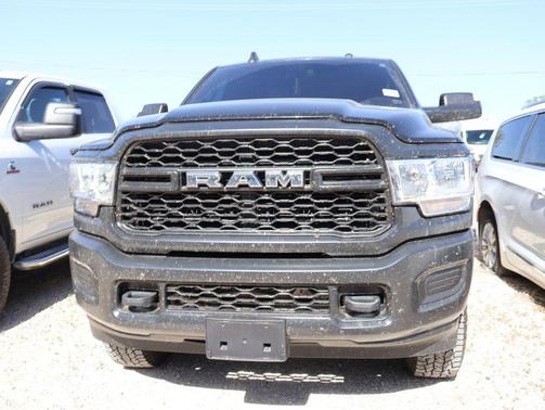 Diamond Black Crystal Pearlcoat 2022 RAM 2500 Tradesman Regular Cab 4x4 8' Box