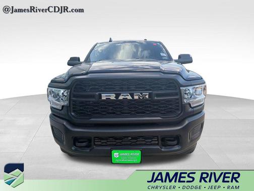 Diamond Black Crystal Pearlcoat 2022 RAM 2500 Tradesman Regular Cab 4x4 8' Box