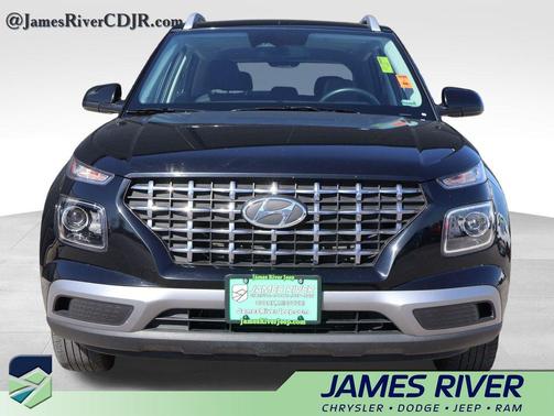 Onyx Black 2025 Hyundai VENUE SEL