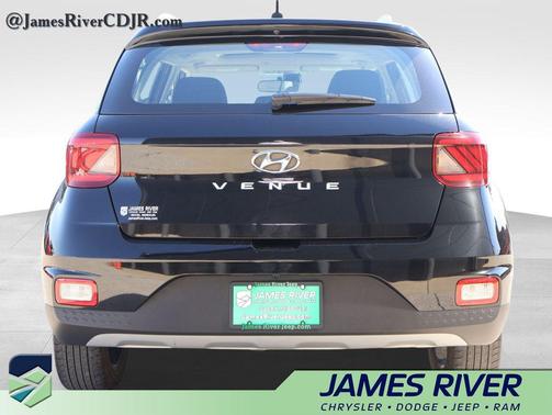 Onyx Black 2025 Hyundai VENUE SEL