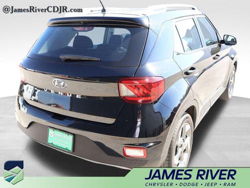 Onyx Black 2025 Hyundai VENUE SEL