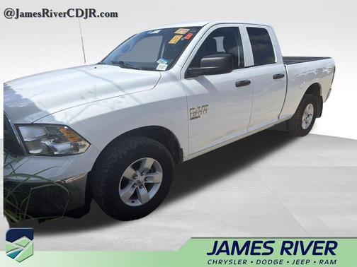 Bright White Clearcoat 2023 RAM 1500 Classic SLT