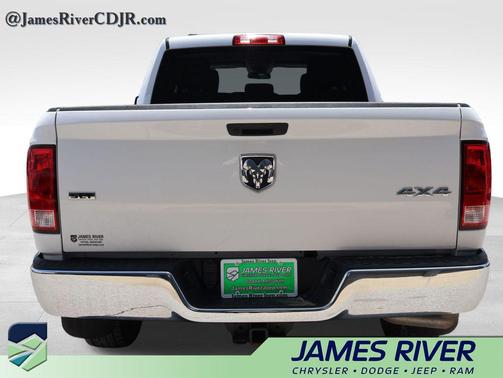 Bright White Clearcoat 2023 RAM 1500 Classic SLT