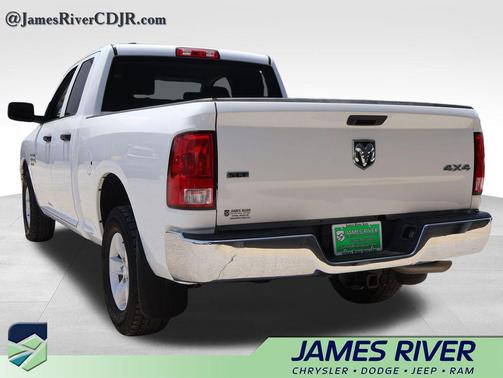 Bright White Clearcoat 2023 RAM 1500 Classic SLT