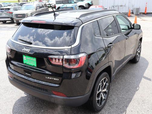 Diamond Black Crystal Pearlcoat 2025 Jeep Compass Limited