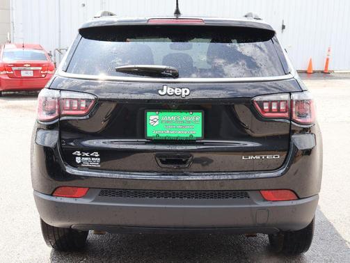 Diamond Black Crystal Pearlcoat 2025 Jeep Compass Limited