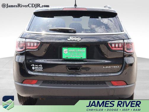 Diamond Black Crystal Pearlcoat 2025 Jeep Compass Limited