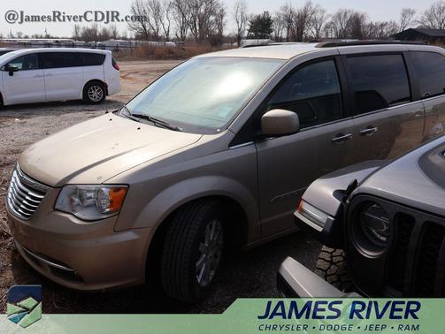 2016 Chrysler Town & Country Touring