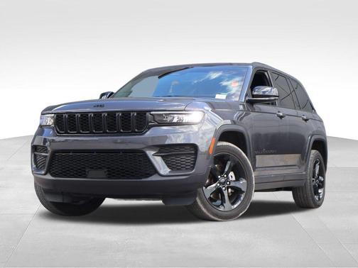 Baltic Gray Metallic Clearcoat 2023 Jeep Grand Cherokee Altitude