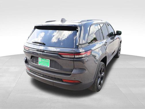 Baltic Gray Metallic Clearcoat 2023 Jeep Grand Cherokee Altitude