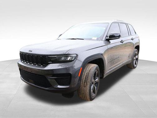 Baltic Gray Metallic Clearcoat 2023 Jeep Grand Cherokee Altitude