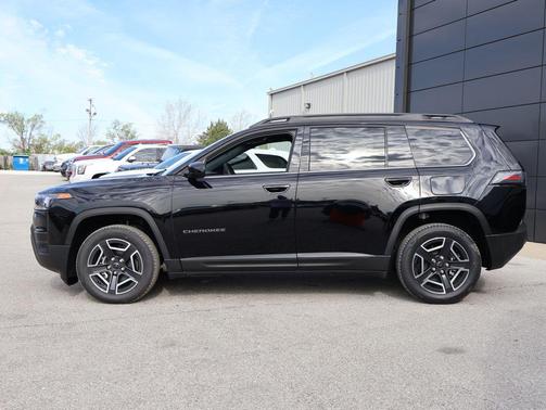 Diamond Black Crystal Pearlcoat 2026 Jeep Cherokee Laredo 4x4