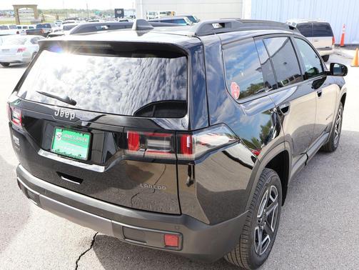 Diamond Black Crystal Pearlcoat 2026 Jeep Cherokee Laredo 4x4