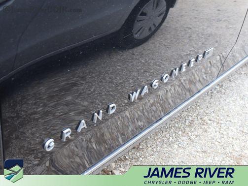 Diamond Black Crystal Pearlcoat 2024 Jeep Grand Wagoneer L 4x4