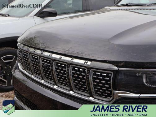 Diamond Black Crystal Pearlcoat 2024 Jeep Grand Wagoneer L 4x4