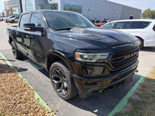 Diamond Black Crystal Pearlcoat 2020 RAM 1500 Limited