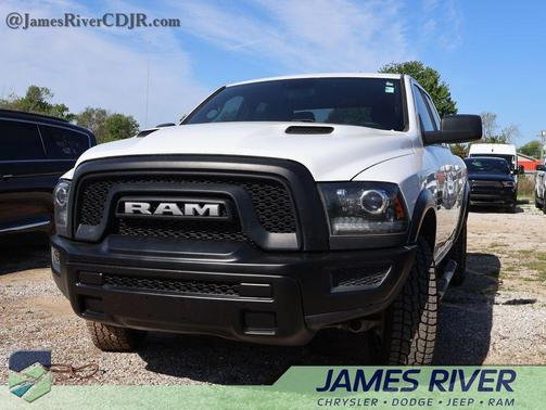 Bright White Clearcoat 2022 RAM 1500 Classic Warlock Quad Cab 4x4 6'4' Box