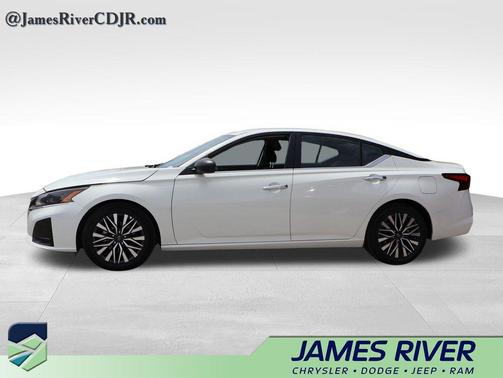 Glacier White 2025 Nissan Altima 2.5 SV