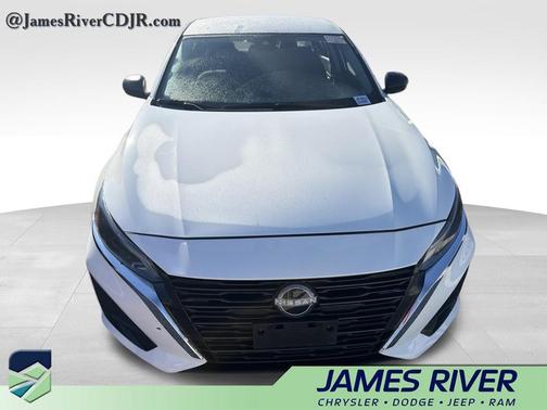 Glacier White 2025 Nissan Altima 2.5 SV