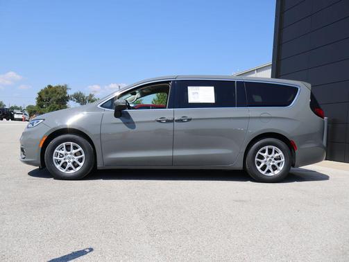 Ceramic Gray Clearcoat 2023 Chrysler Pacifica Touring L
