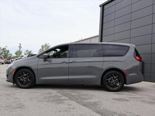 2020 Chrysler Pacifica Touring