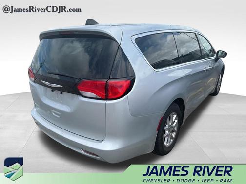 Silver Mist Clearcoat 2023 Chrysler Voyager LX