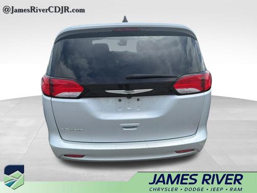 Silver Mist Clearcoat 2023 Chrysler Voyager LX