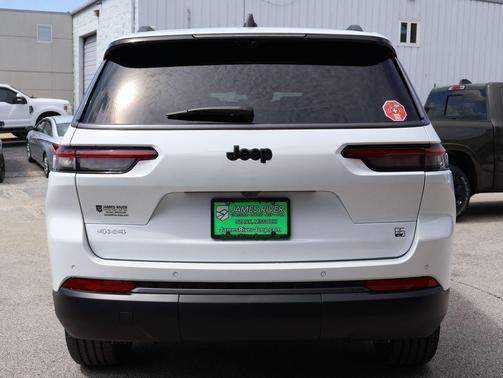 Bright White Clearcoat 2026 Jeep Grand Cherokee Limited