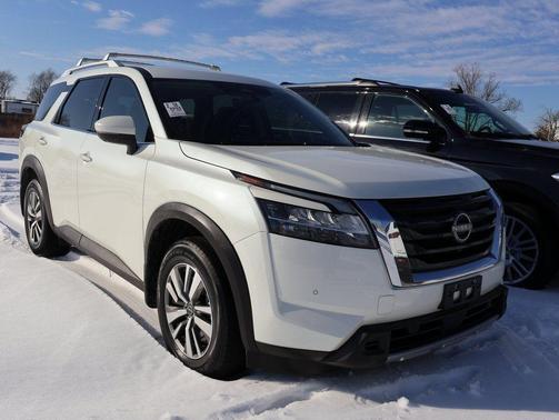 2023 Nissan Pathfinder SL 4WD