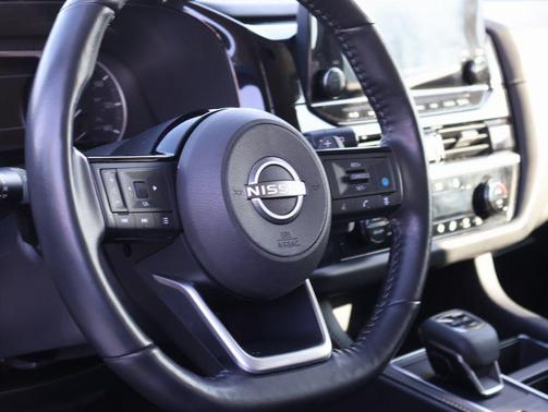 2023 Nissan Pathfinder SL 4WD