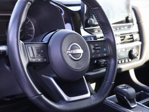 2023 Nissan Pathfinder SL 4WD